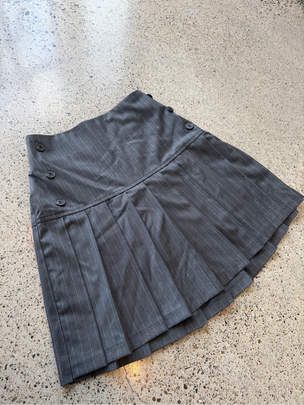 High-Waist Pinstripe Pleated Mini Skirt - Charcoal